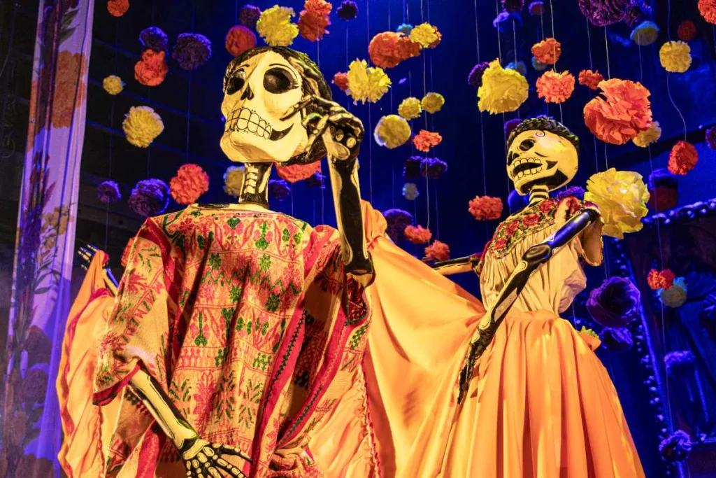 Descubre 5 ofrendas y experiencias de Día de Muertos 2026 en CDMX: Zócalo, UNAM, Chapultepec, Claustro de Sor Juana y Anahuacalli. ¿Cuál será la mejor?