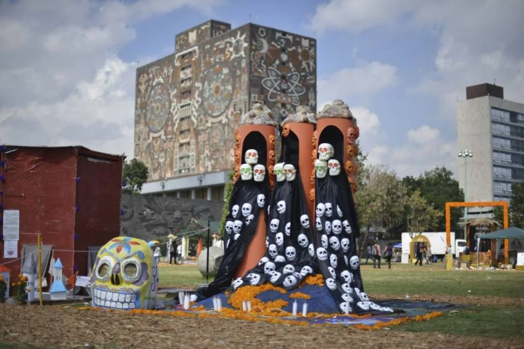 Descubre 5 ofrendas y experiencias de Día de Muertos 2026 en CDMX: Zócalo, UNAM, Chapultepec, Claustro de Sor Juana y Anahuacalli. ¿Cuál será la mejor?