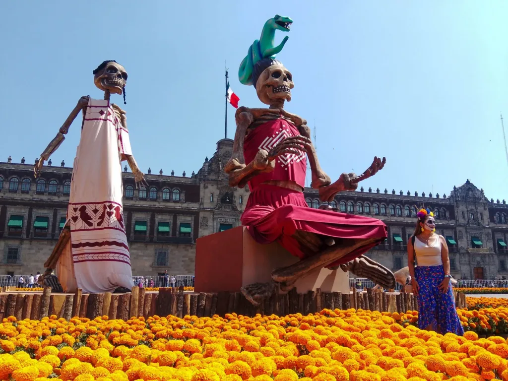 Descubre 5 ofrendas y experiencias de Día de Muertos 2026 en CDMX: Zócalo, UNAM, Chapultepec, Claustro de Sor Juana y Anahuacalli. ¿Cuál será la mejor?