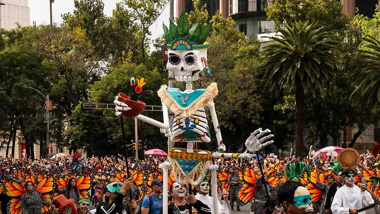 Conoce cuándo será el Desfile de Día de Muertos 2026 en CDMX, a qué hora comienza, su ruta oficial y qué actividades podrás disfrutar.