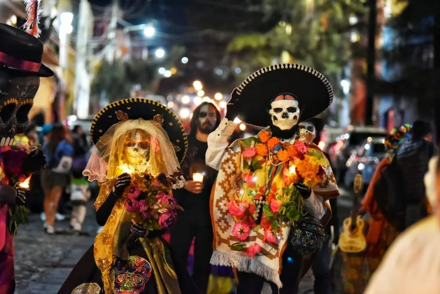 ¿Te imaginas recorrer calles subterráneas entre catrinas, luces y tradiciones que parecen cobrar vida? Guanajuato prepara seis días de experiencias donde la historia, la gastronomía y el recuerdo de nuestros seres queridos serán protagonistas. ¿Te gustaría ir?