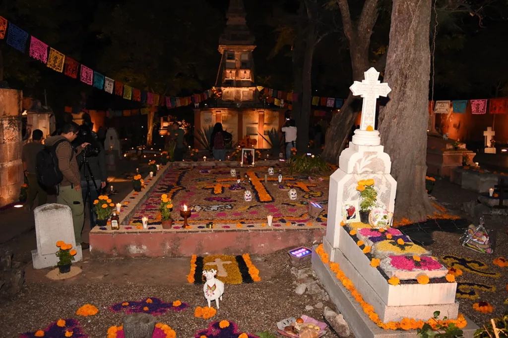 ¿Te imaginas recorrer calles subterráneas entre catrinas, luces y tradiciones que parecen cobrar vida? Guanajuato prepara seis días de experiencias donde la historia, la gastronomía y el recuerdo de nuestros seres queridos serán protagonistas. ¿Te gustaría ir?