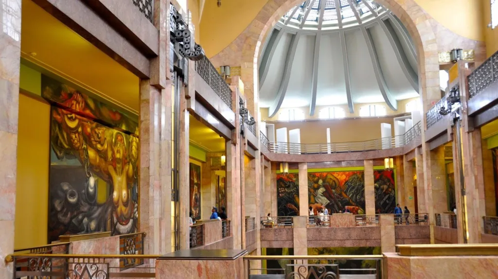 Descubre qué hacer en la Noche de Museos de octubre 2026 en CDMX: conciertos, recorridos, talleres y actividades especiales de Día de Muertos. ¿Cuál te llamó más la atención?