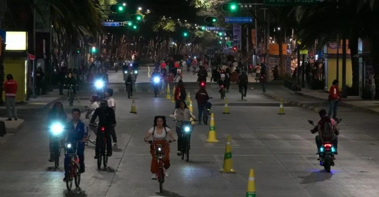 Conoce la fecha, horario, ruta y actividades gratuitas del Paseo Nocturno de Día de Muertos 2026 en CDMX, que llegará hasta Chapultepec. ¿Vas a ir?
