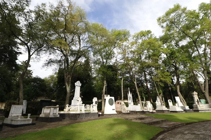 ¿Te imaginas disfrutar una película de terror en un lugar donde el silencio y la oscuridad ya provocan escalofríos? La CDMX prepara una experiencia fuera de lo común que pondrá a prueba los nervios de los más valientes.