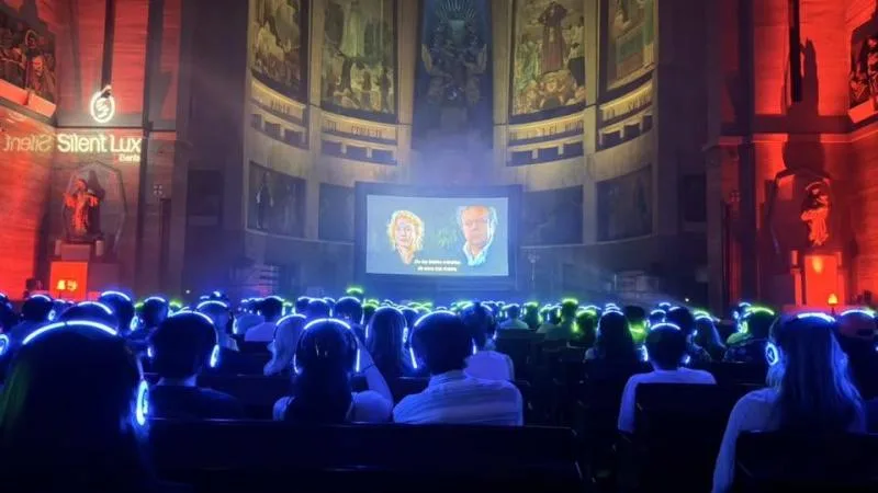 ¿Te imaginas disfrutar una película de terror en un lugar donde el silencio y la oscuridad ya provocan escalofríos? La CDMX prepara una experiencia fuera de lo común que pondrá a prueba los nervios de los más valientes.