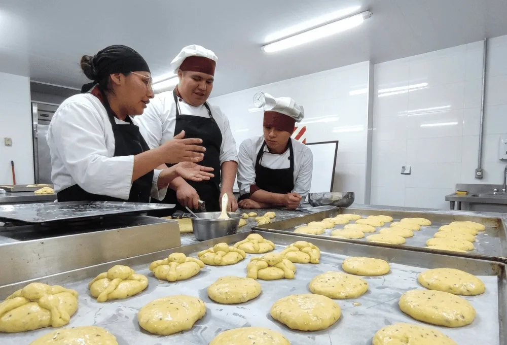 pan de muerto casero esponjoso. Gastronomía.