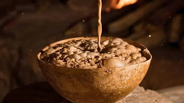 Descubre qué es el chilate, la bebida tradicional de la Costa Chica de Guerrero. Conoce su origen, cómo se prepara, por qué es tan importante para la gastronomía guerrerense y dónde probarla.