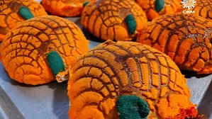 Descubre qué son las calabaconchas, cómo se preparan y por qué este pan mexicano con forma de calabaza conquista la temporada de Halloween. ¿Ya las probaste?