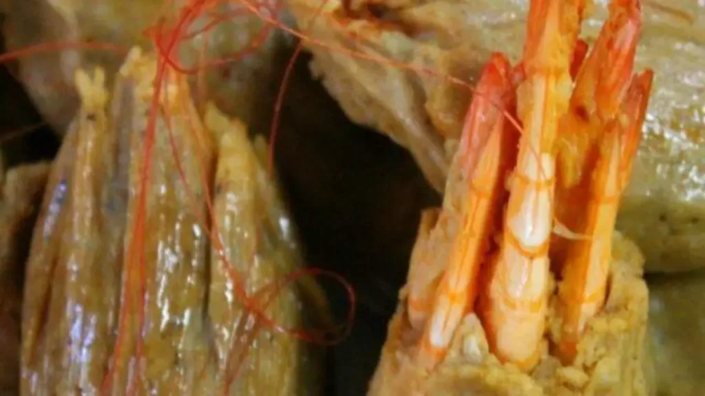 Descubre qué son los tamales barbones, uno de los platillos más tradicionales de la costa de Sinaloa. Conoce su origen, por qué reciben ese peculiar nombre, cómo se preparan y dónde probar esta joya de la gastronomía sinaloense.