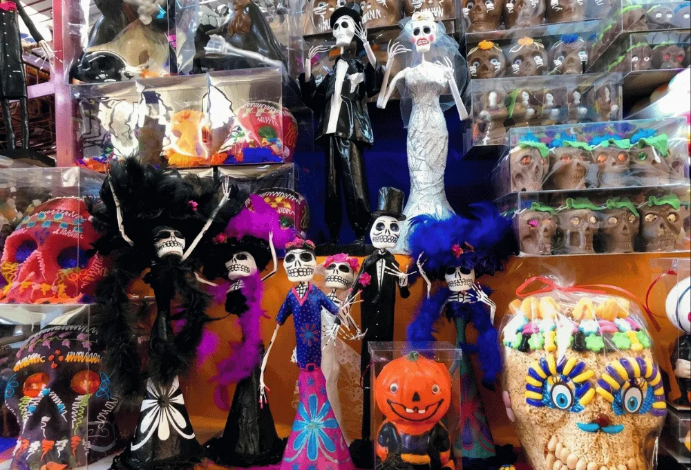 Mercado de Sonora: El epicentro de las catrinas y la cartonería tradicional. Día de muertos.