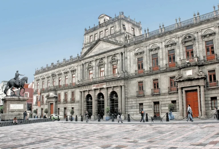 ¿Por qué el Palacio de Minería se está hundiendo en la CDMX y cómo la ingeniería logró salvarlo?