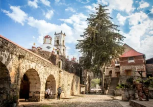 Hacienda de Santa María Regla. ¿Cuáles son los Pueblos Mágicos con neblina en México ideales para visitar en el primer fin de semana de octubre? Huasca de Ocampo, Hidalgo: